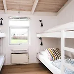 Дом отдыха 8 Person In